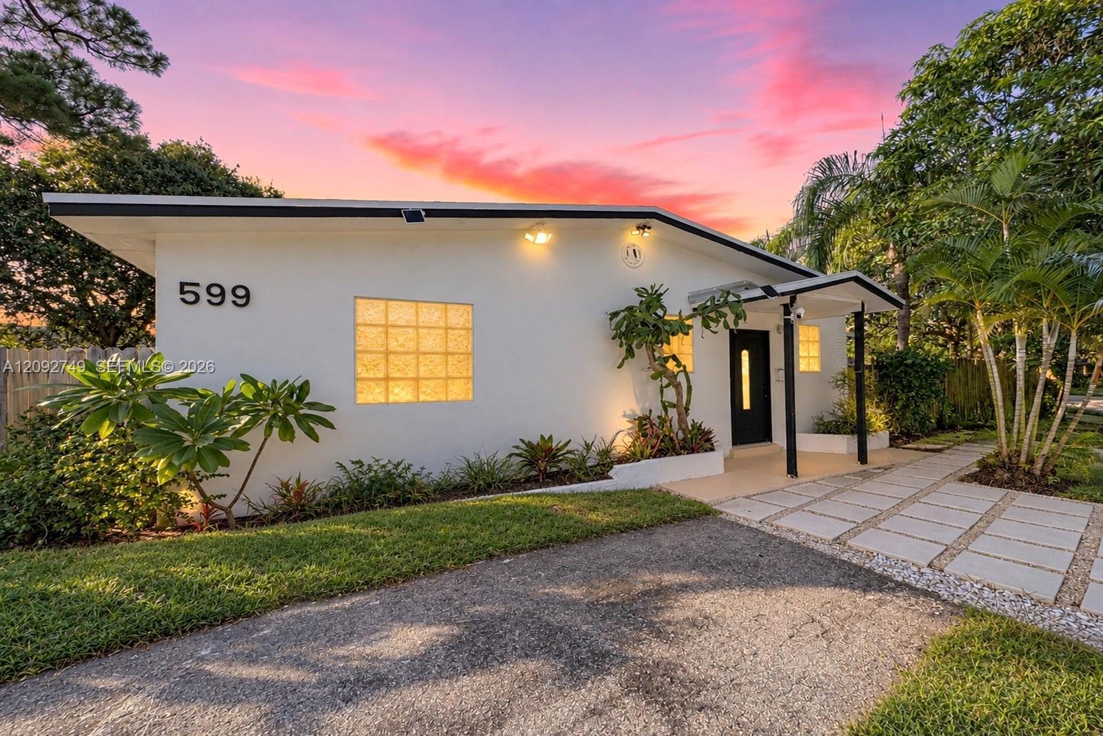 599 NE 35th St, Oakland Park FL 33334 photo 2