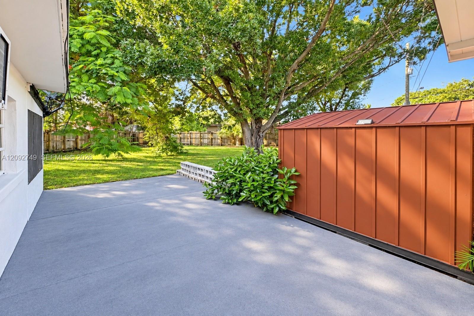 599 NE 35th St, Oakland Park FL 33334 photo 5