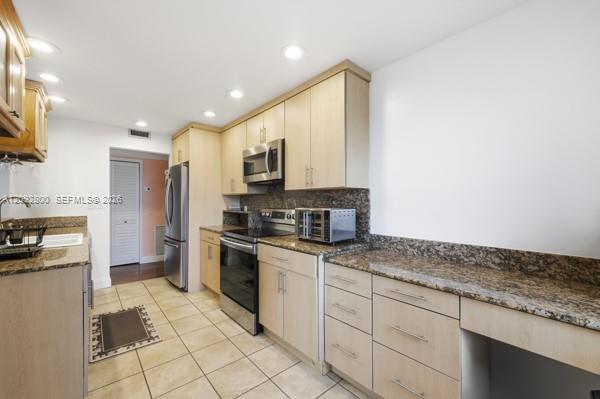 3800 Hillcrest Dr # 523, Hollywood FL 33021 photo 3