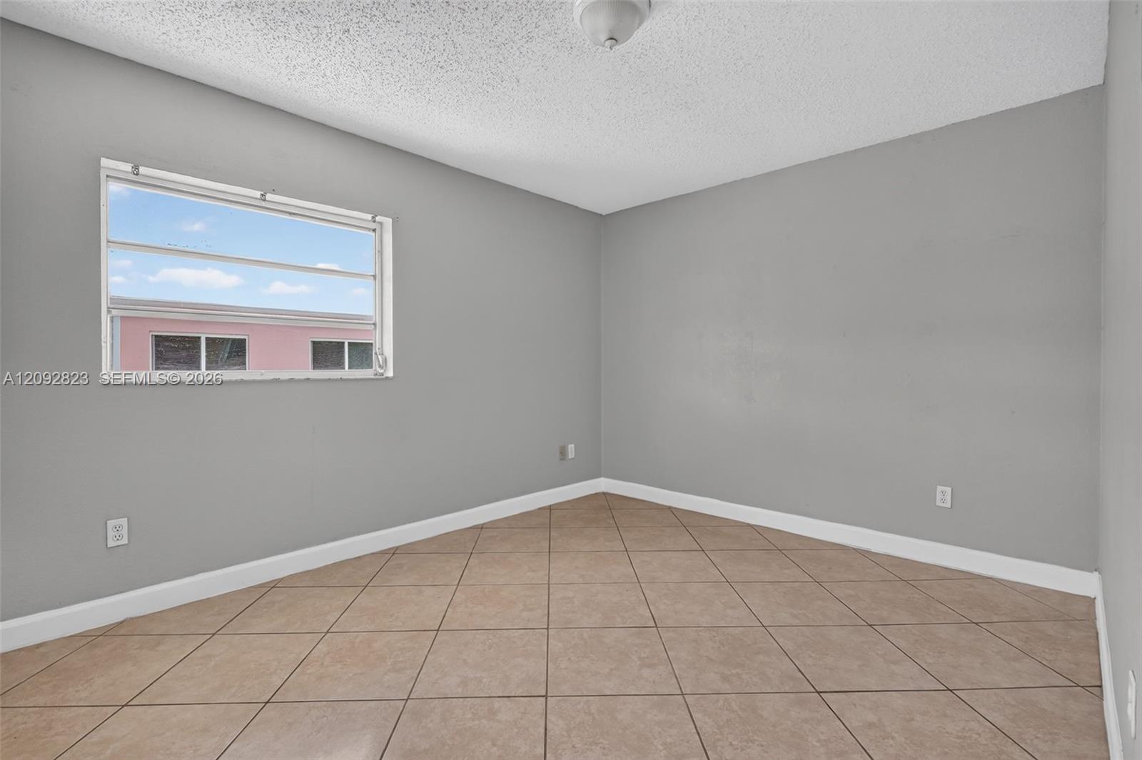 275 W 68th St # 106, Hialeah FL 33014