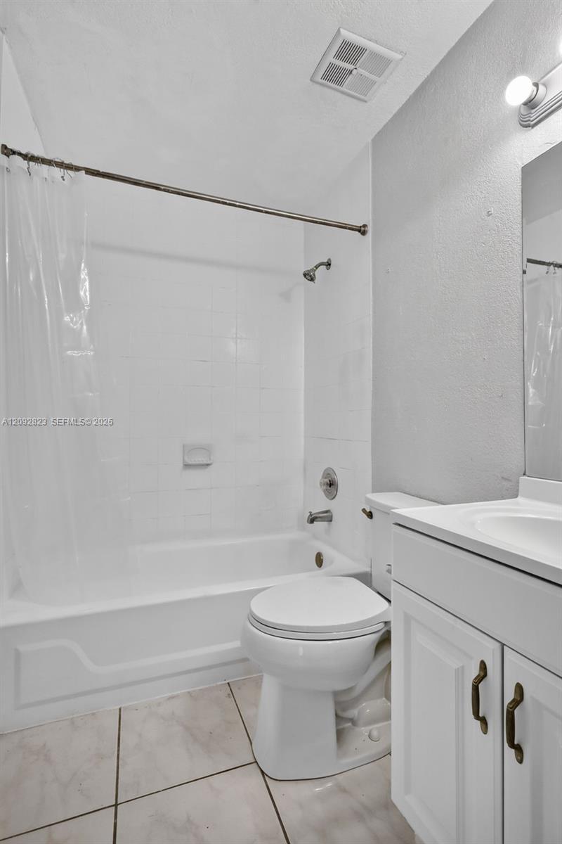 275 W 68th St # 106, Hialeah FL 33014 photo 4
