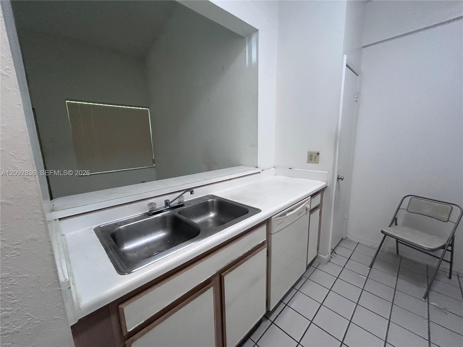 2890 N Oakland Forest Dr # 202, Oakland Park FL 33309 photo 3