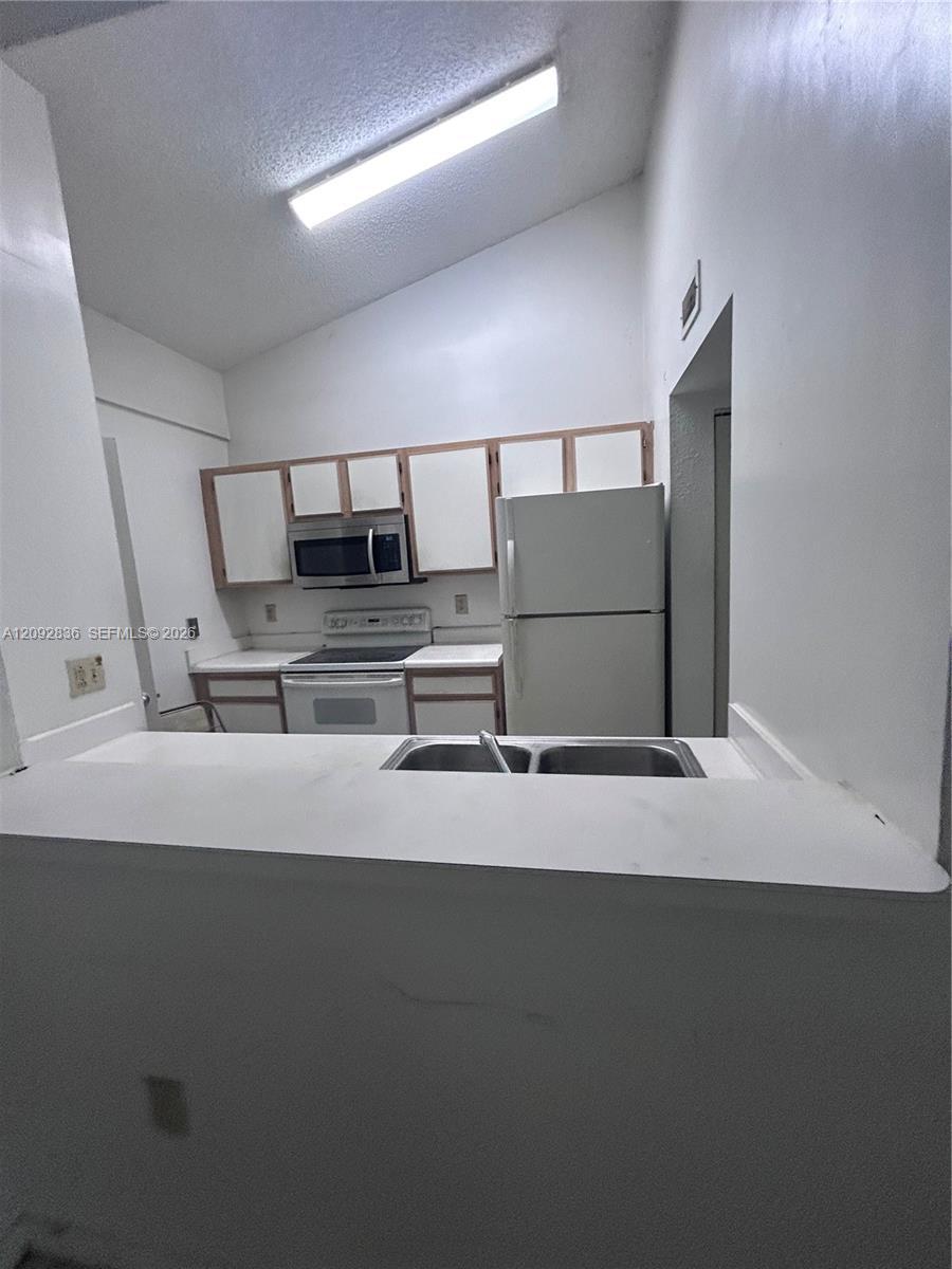 2890 N Oakland Forest Dr # 202, Oakland Park FL 33309
