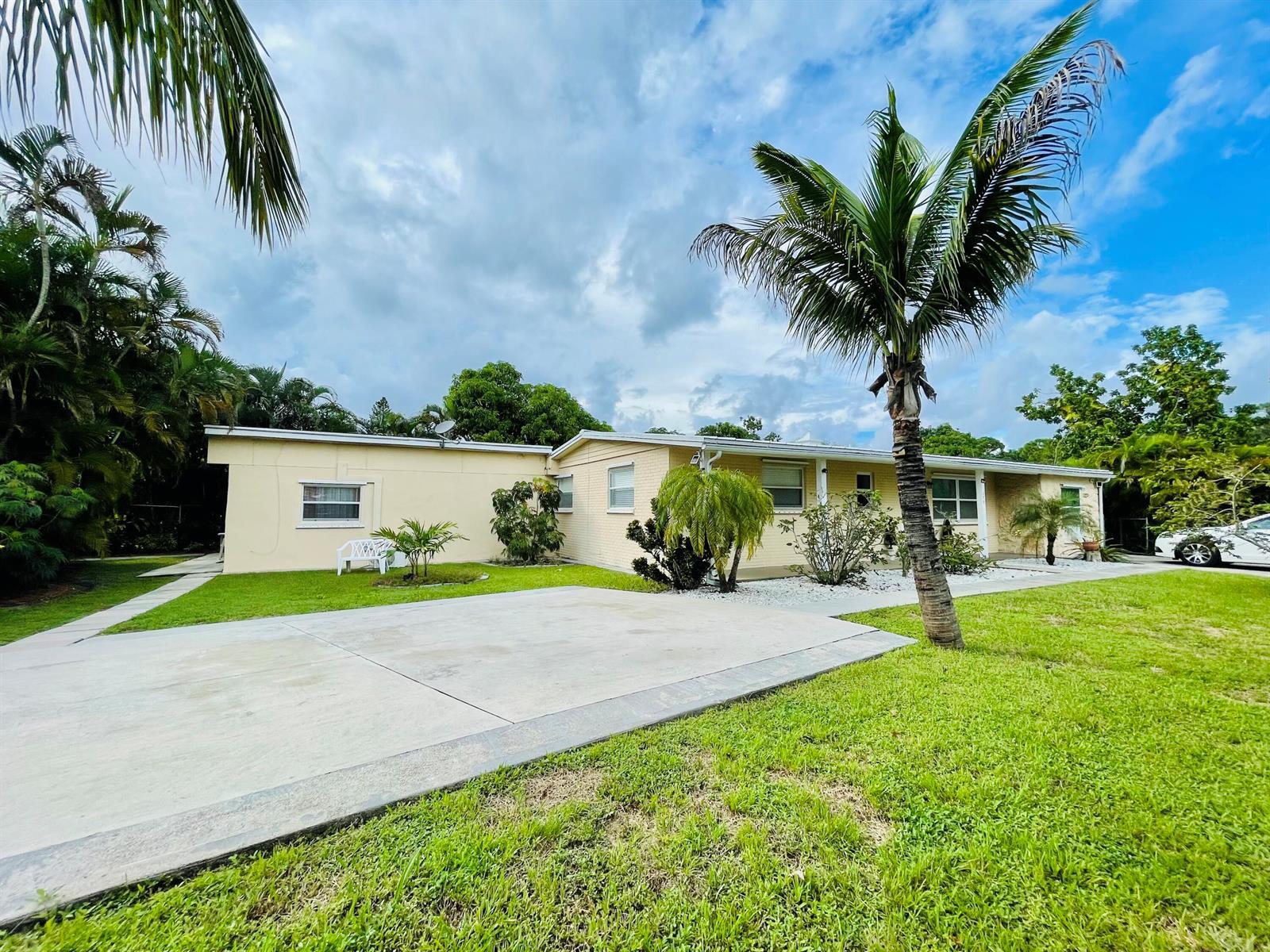 279 HACH Lane # 1, FL 33415