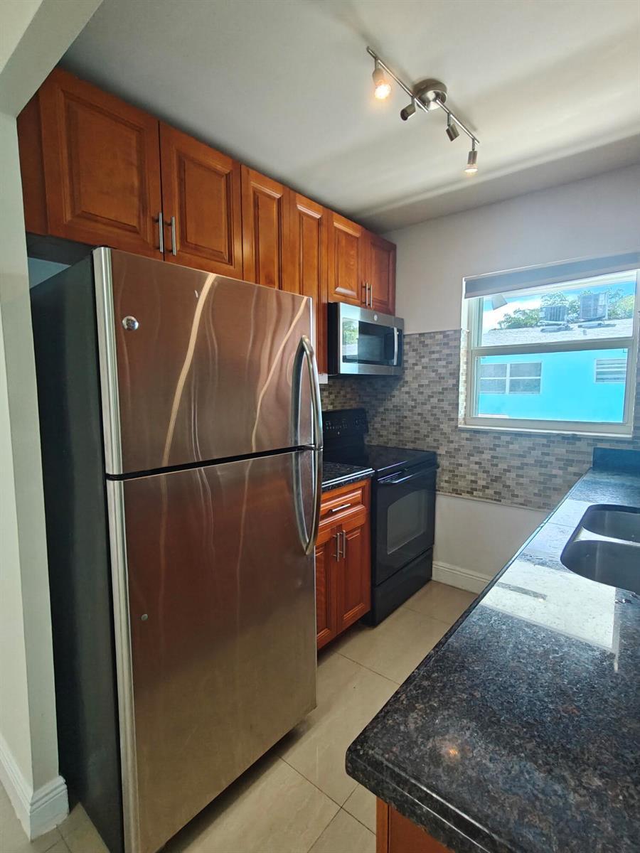 228 N Federal Highway, FL 33460 photo 5