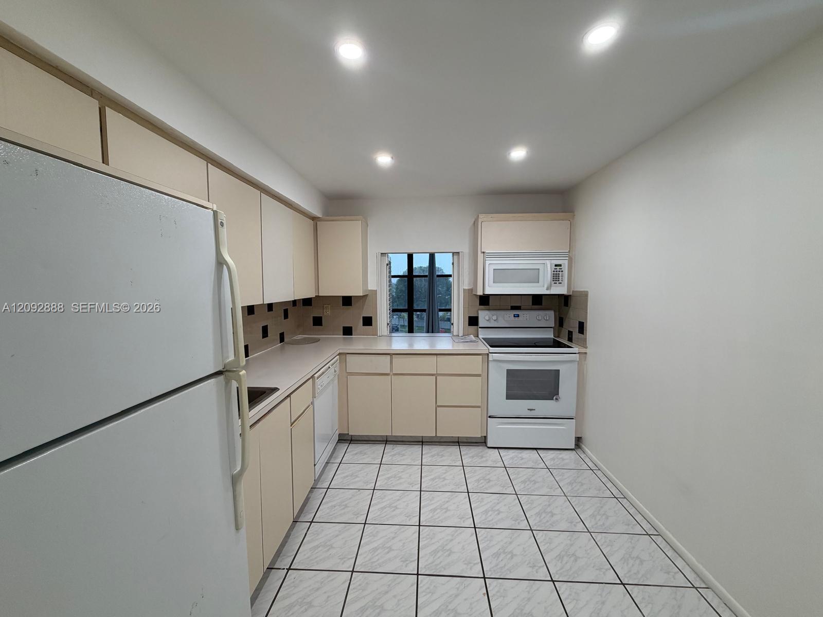 1000 Parkview Dr # 507, Hallandale Beach FL 33009 photo 5