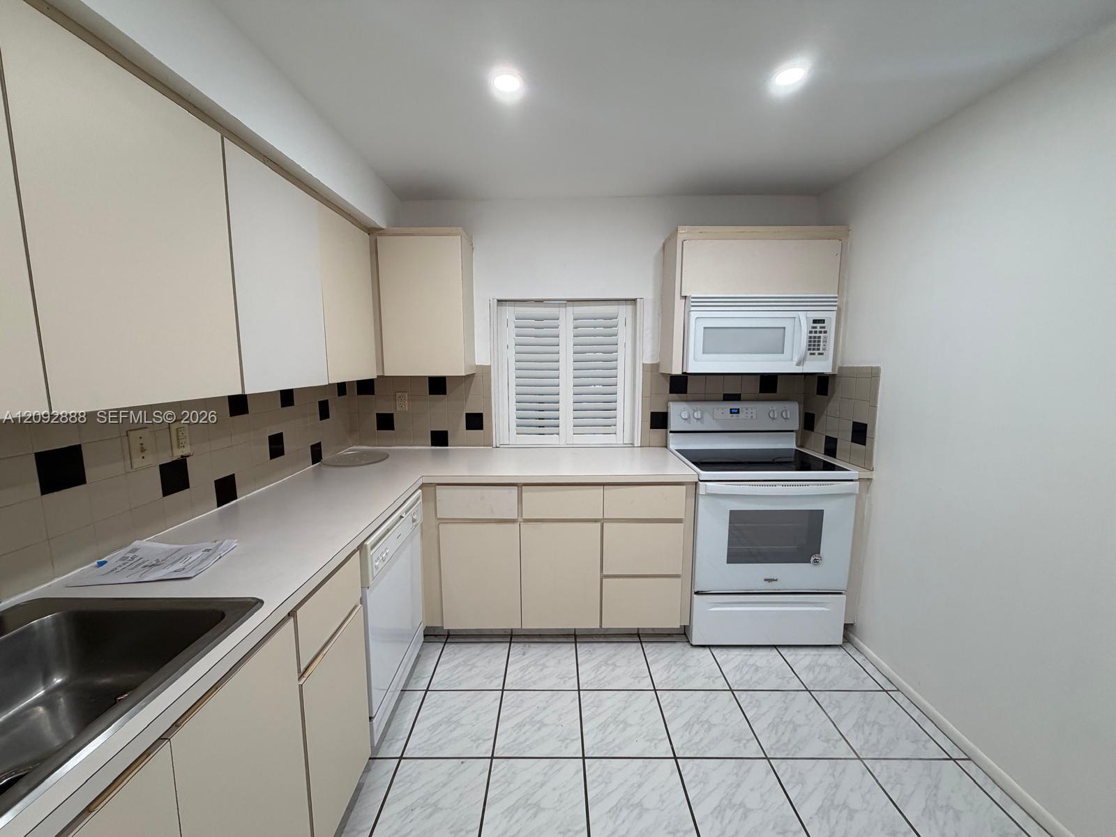 1000 Parkview Dr # 507, Hallandale Beach FL 33009 photo 4