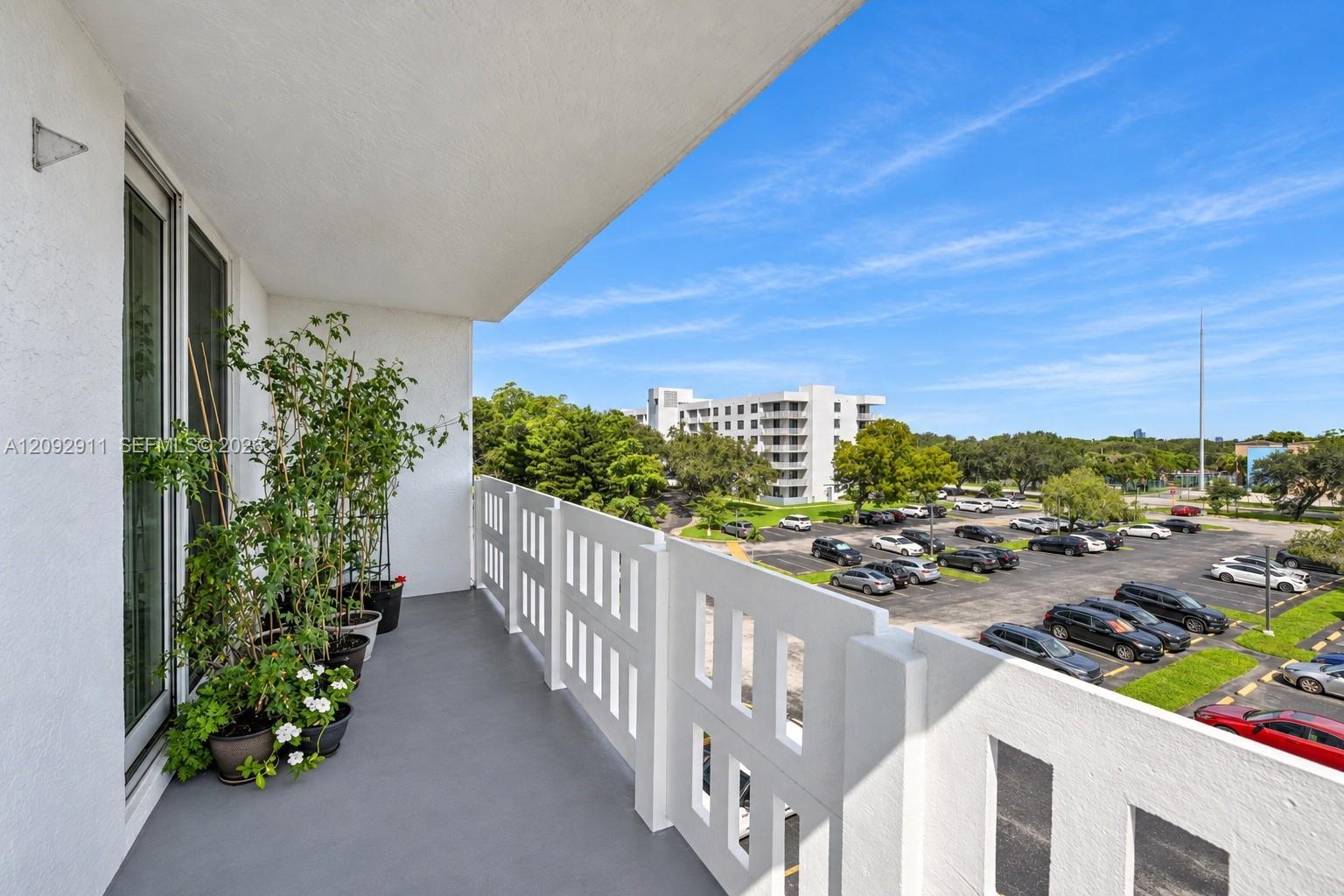919 Hillcrest Dr # 401, Hollywood FL 33021 photo 4