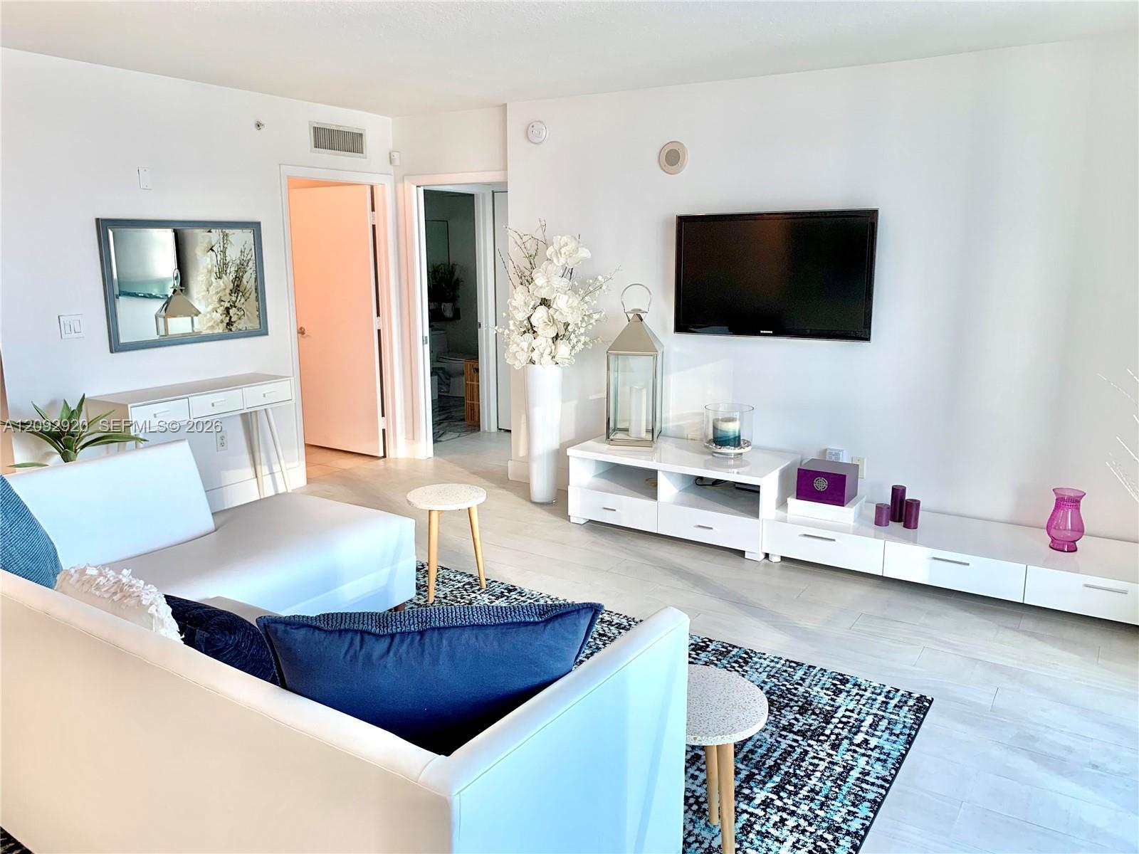 31 SE 5th St # 2806, Miami FL 33131 photo 5