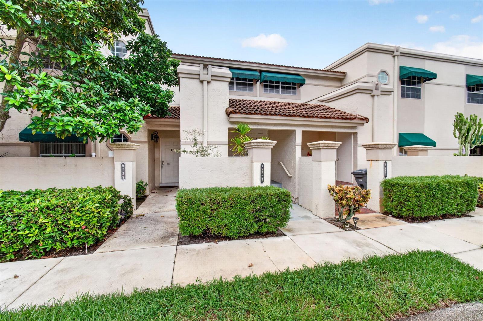 6737 Via Regina, Boca Raton FL 33433 photo 2