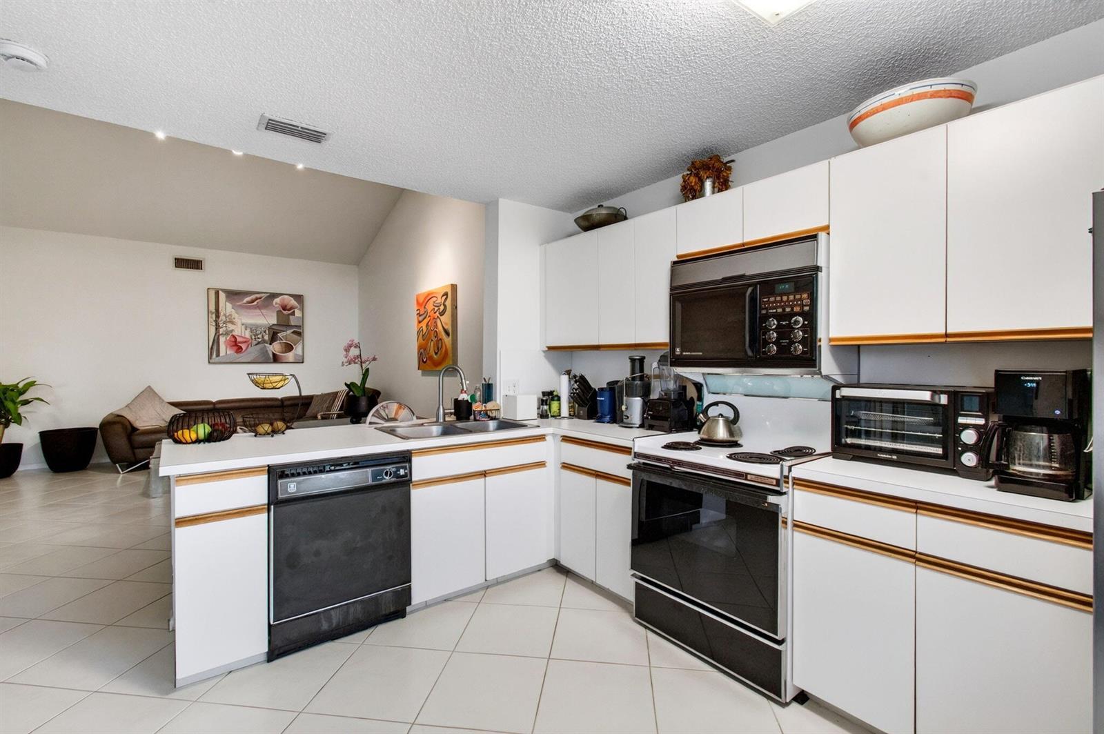 6737 Via Regina, Boca Raton FL 33433 photo 5