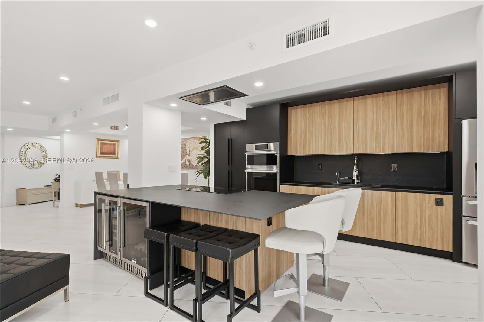 20281 E Country Club Dr # 307, Aventura FL 33180 photo 4