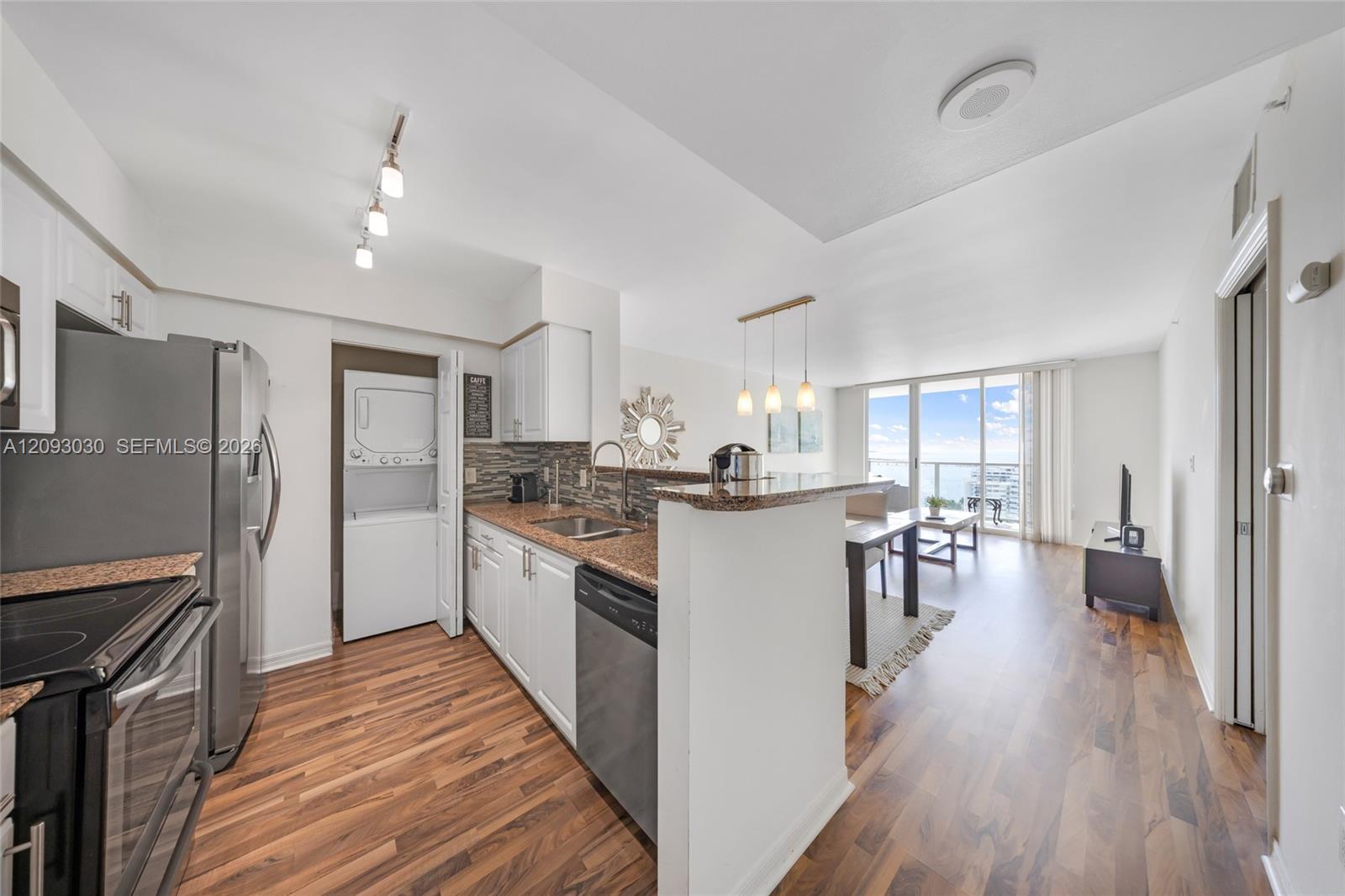 1155 Brickell Bay Dr # 2207, Miami FL 33131 photo 2