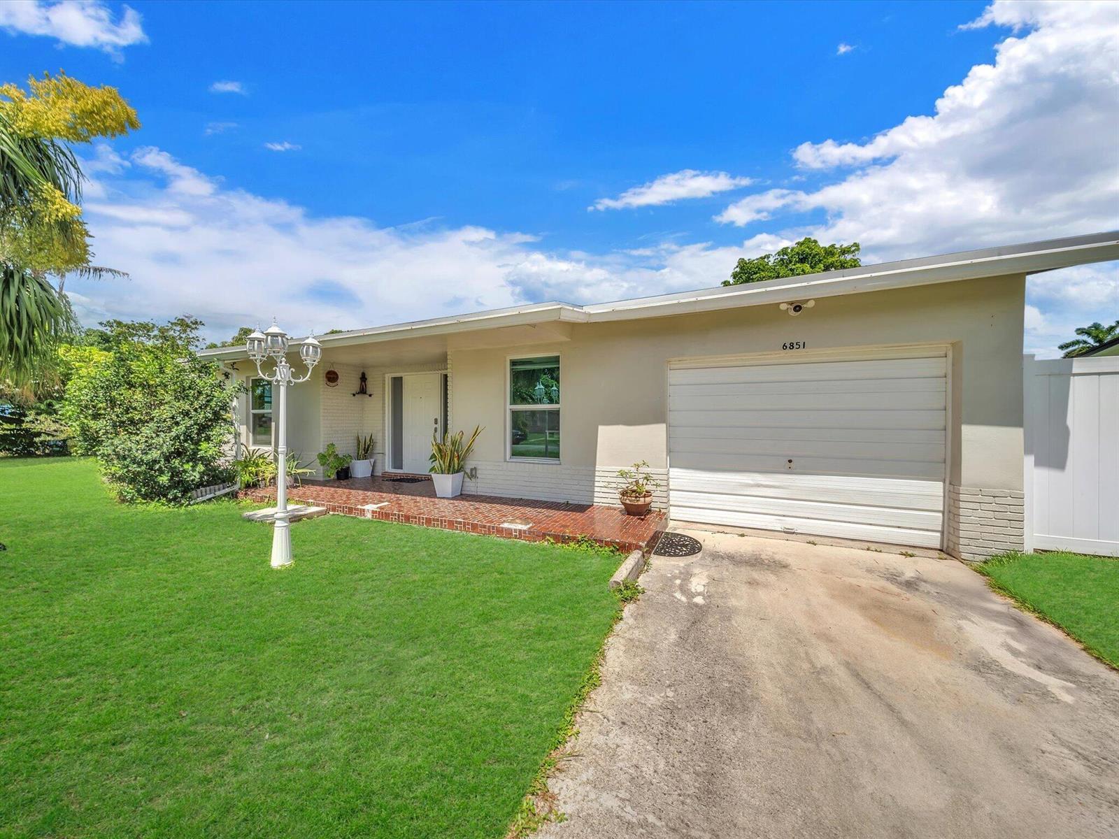 6851 SW 7th Place, North Lauderdale FL 33068 photo 4