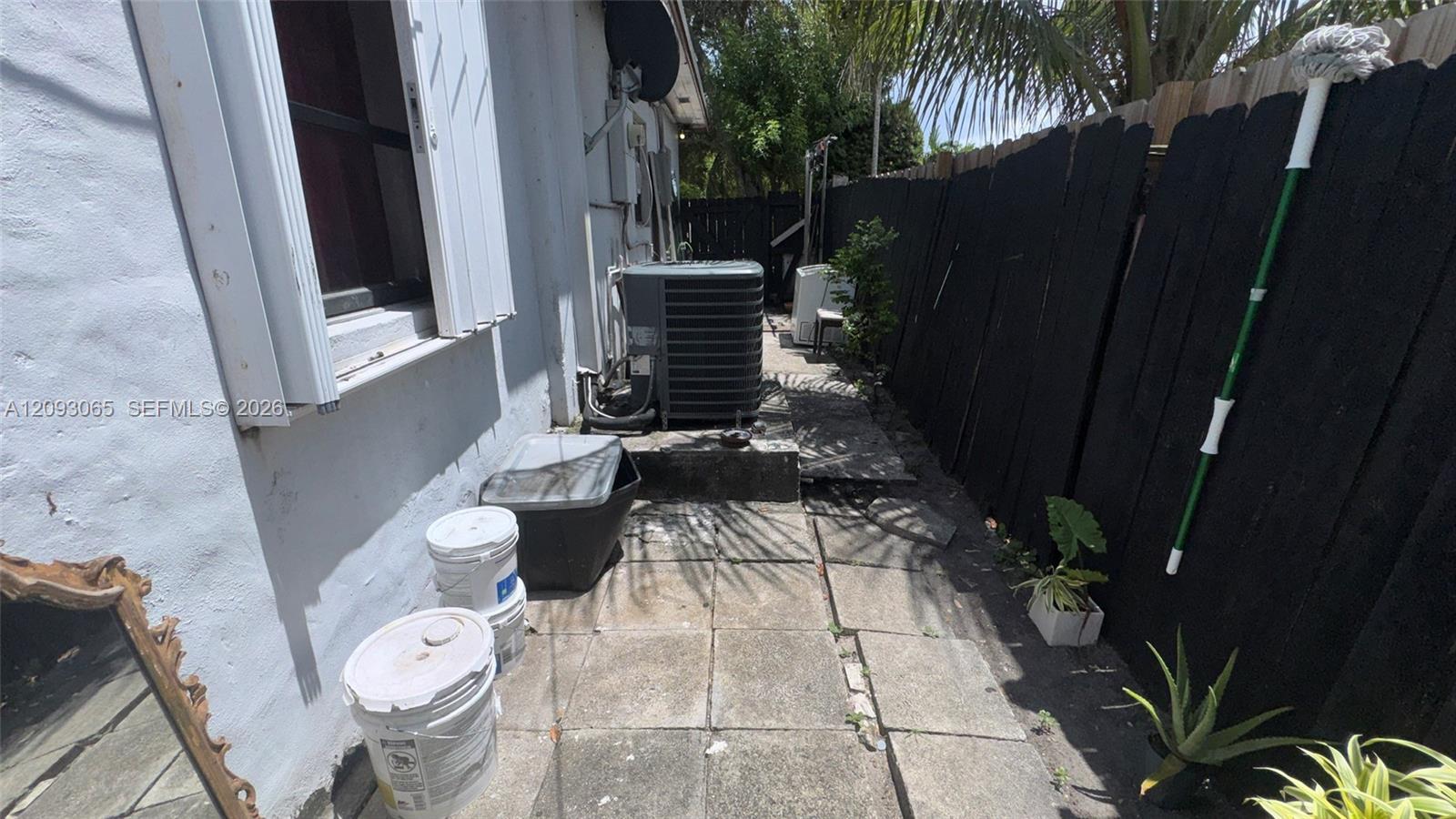 551 NE 159th St, Miami FL 33162 photo 4