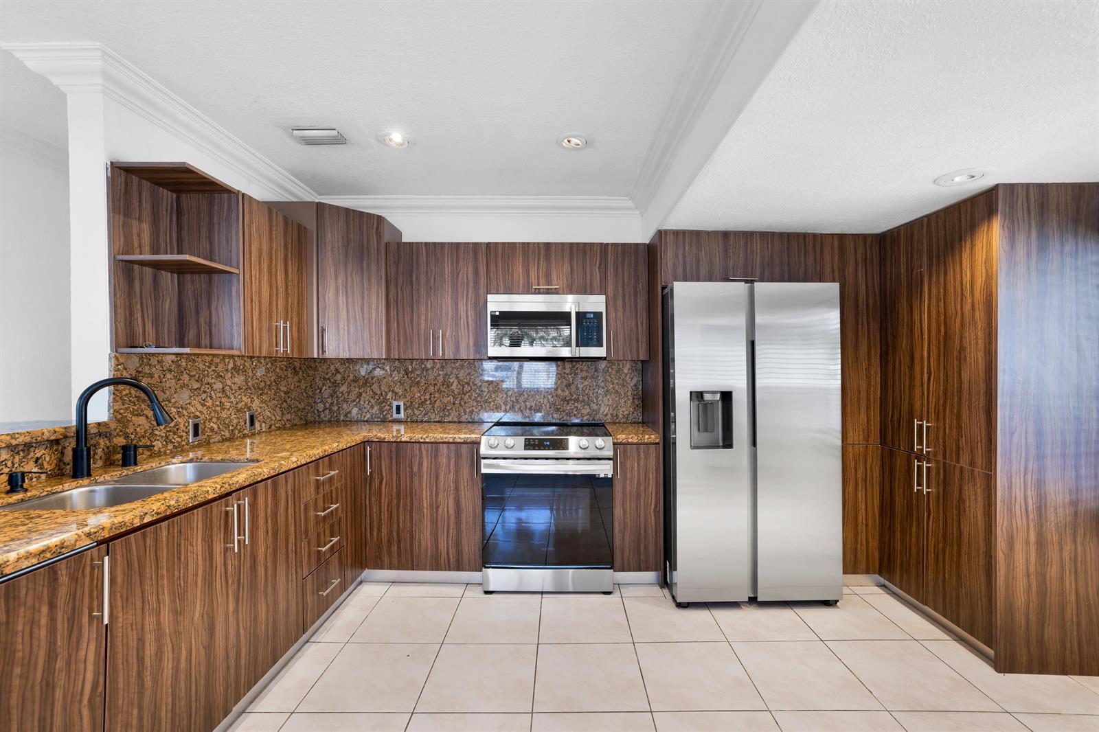 242 W 19TH Street, Hialeah FL 33010 photo 3
