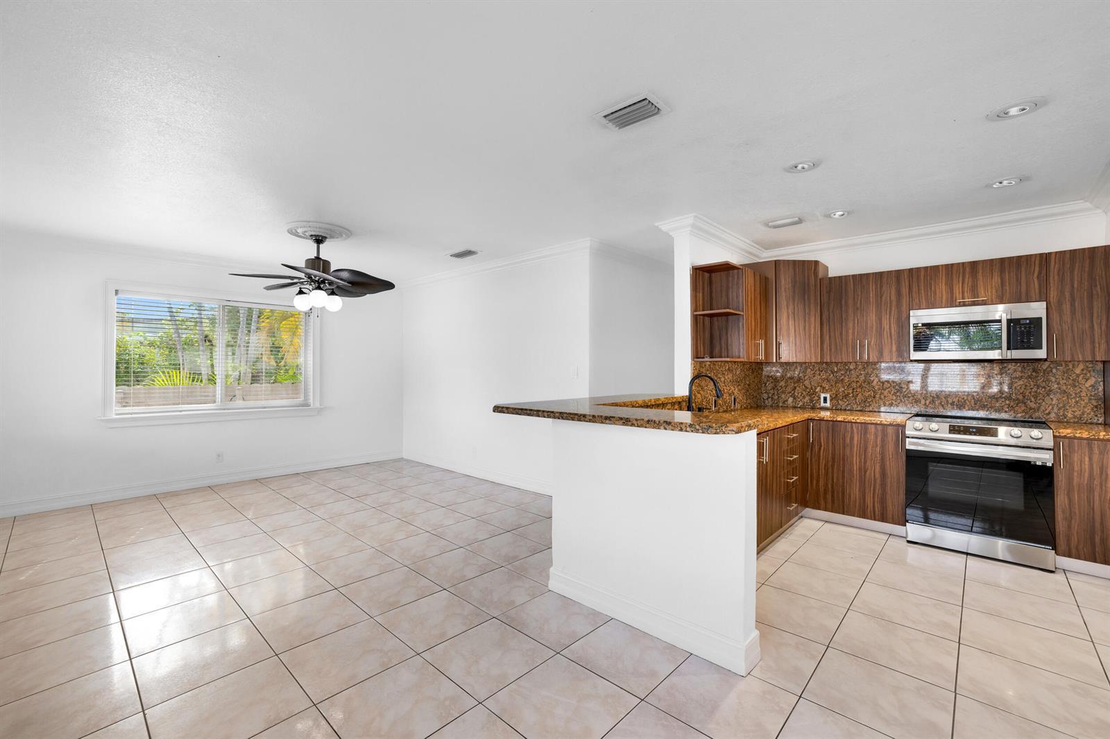 242 W 19TH Street, Hialeah FL 33010 photo 4