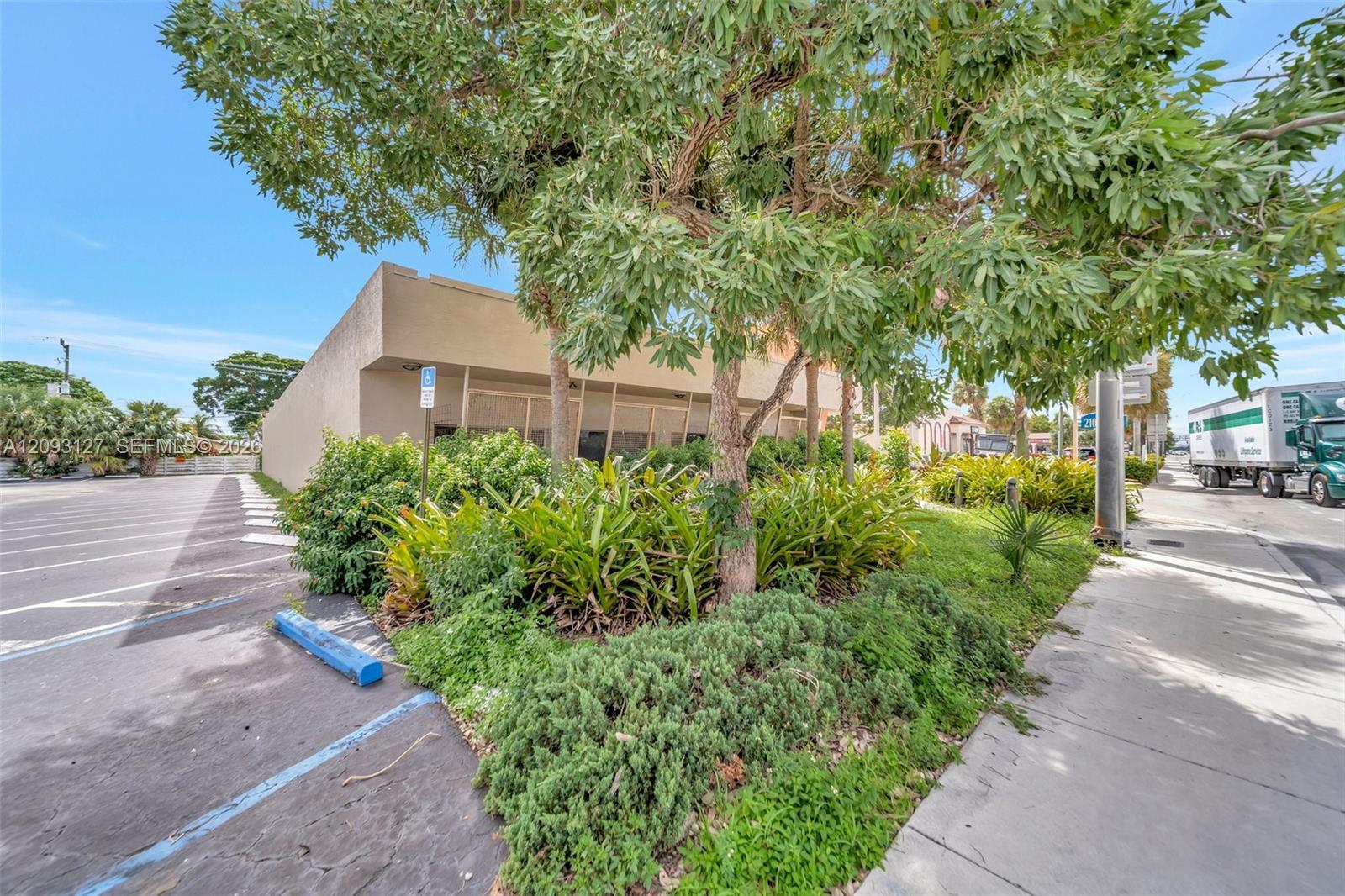 2200 N University Dr, Sunrise FL 33322 photo 3