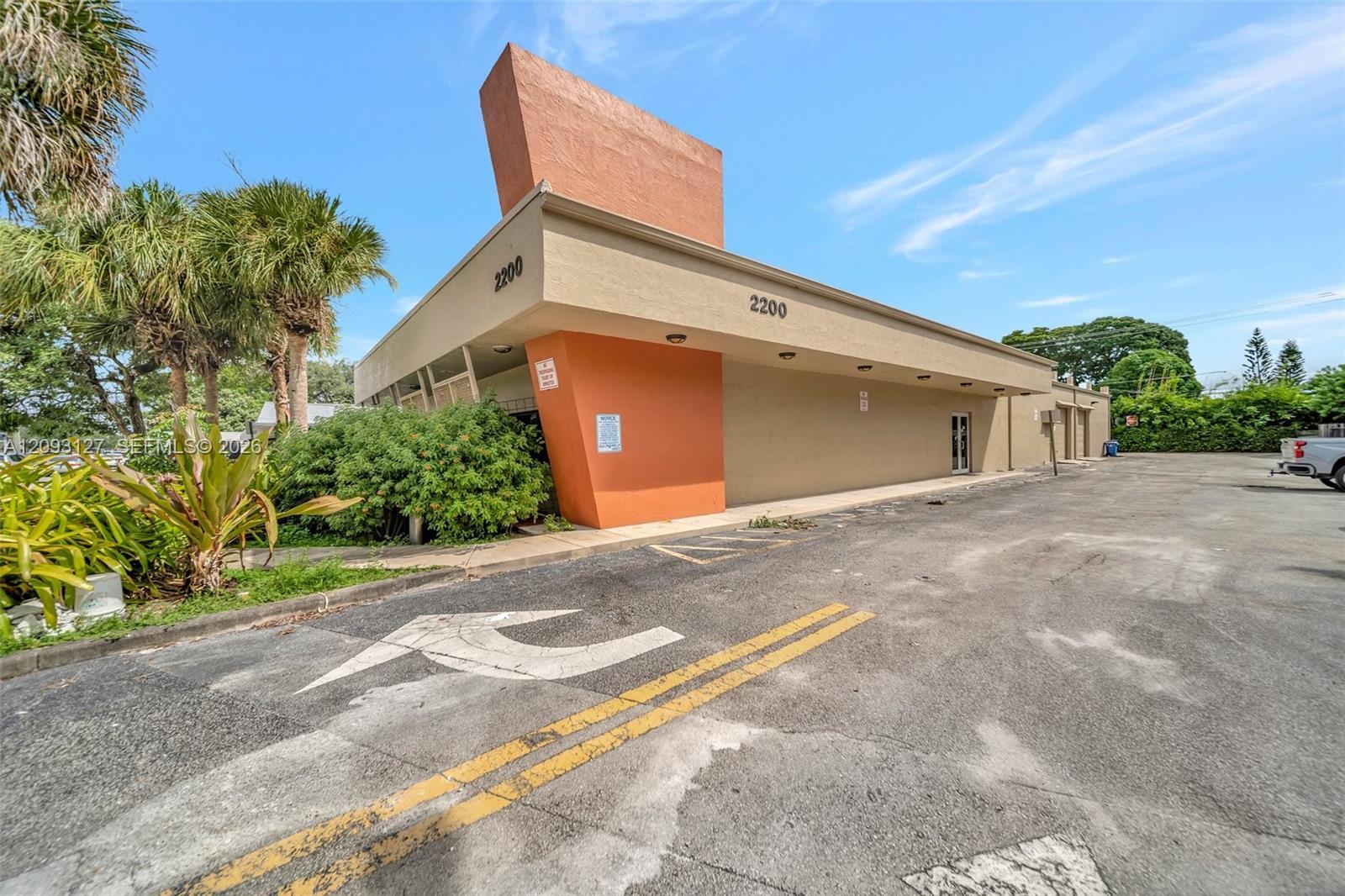 2200 N University Dr, Sunrise FL 33322