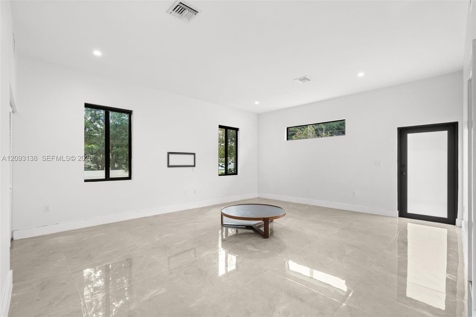 808 NW 5th Ter, Hallandale Beach FL 33009 photo 3