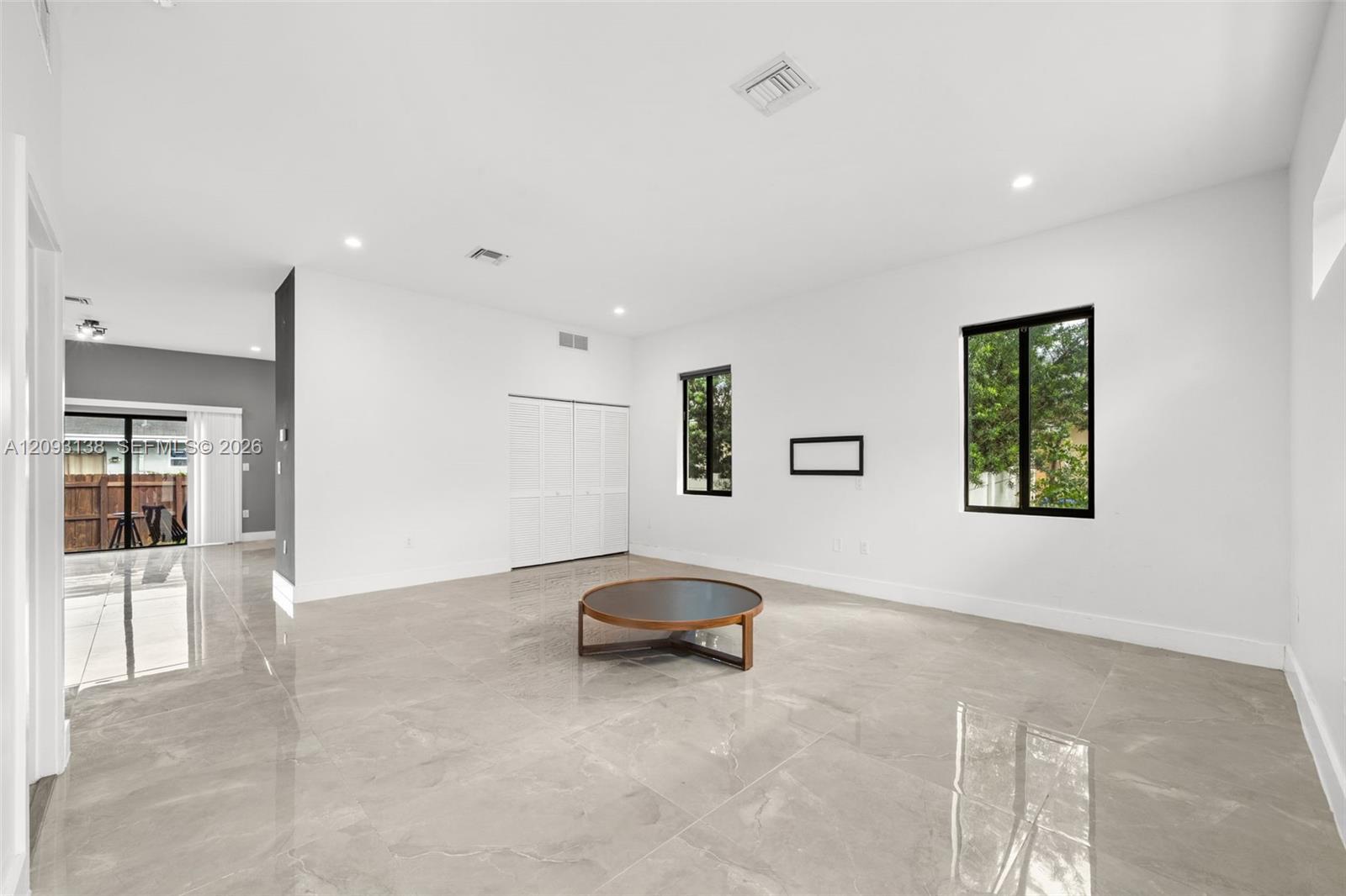 808 NW 5th Ter, Hallandale Beach FL 33009 photo 4