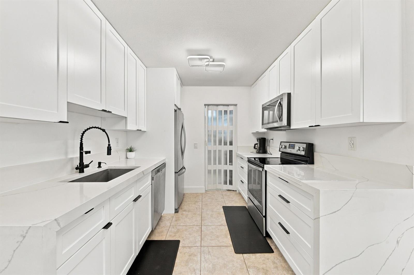 4999 SW 6TH Street, Margate FL 33068 photo 2