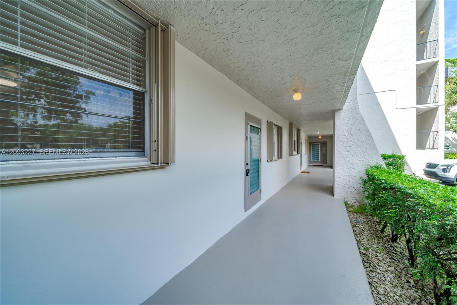9230 Lagoon Pl # 111, Davie FL 33324 photo 2