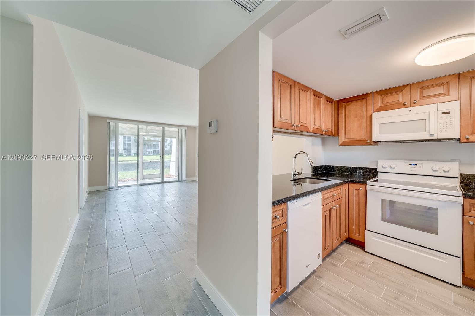 9230 Lagoon Pl # 111, Davie FL 33324 photo 3