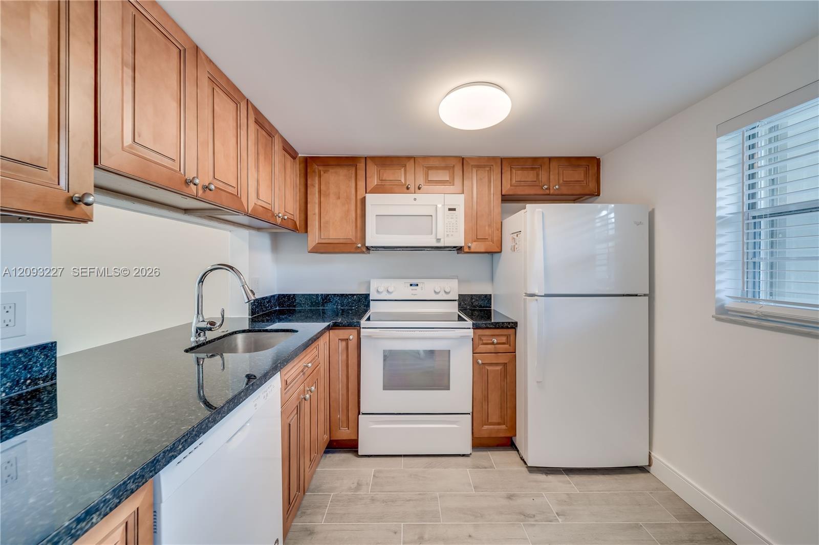 9230 Lagoon Pl # 111, Davie FL 33324 photo 4