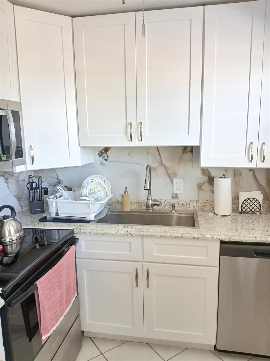 133 SOMERSET G, West Palm Beach FL 33417 photo 2