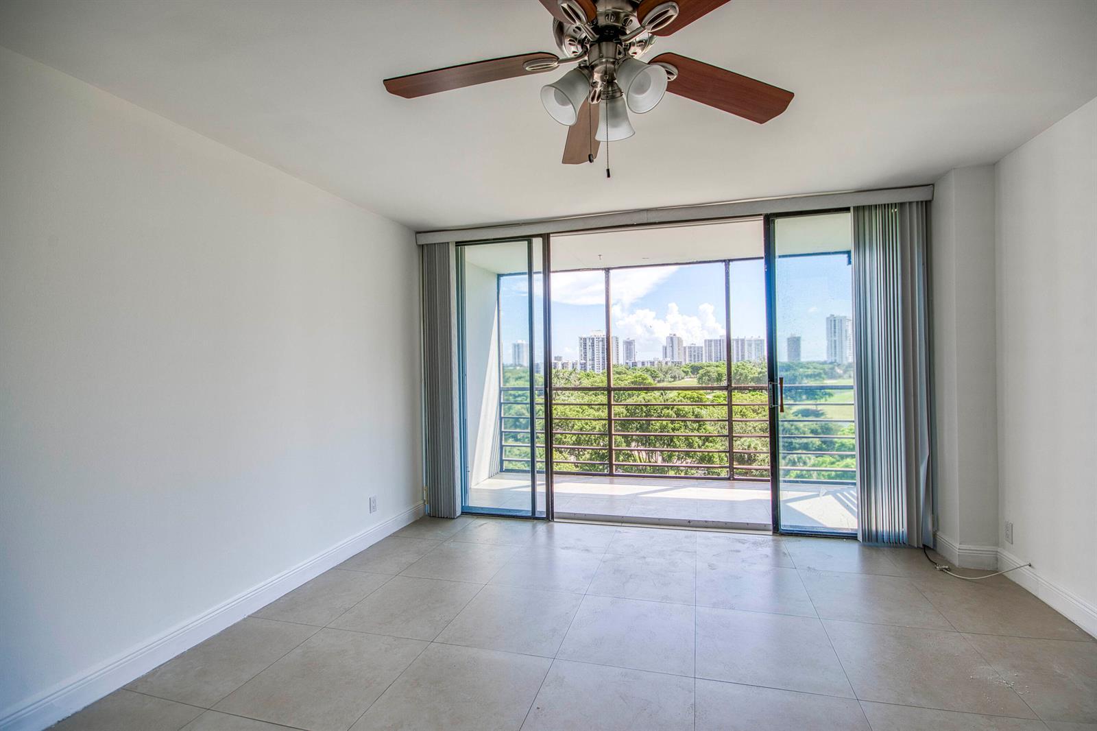 20400 W Country Club Drive # 809, Aventura FL 33180 photo 3