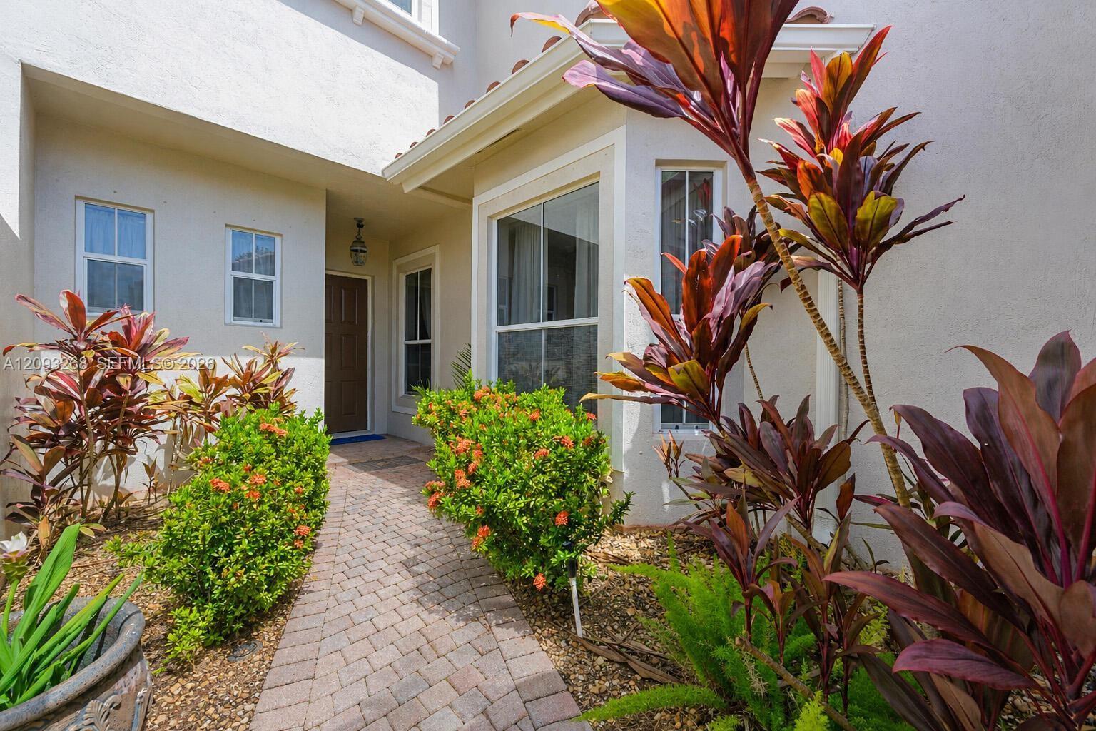 1384 W Harbor Vw W, Hollywood FL 33019 photo 4