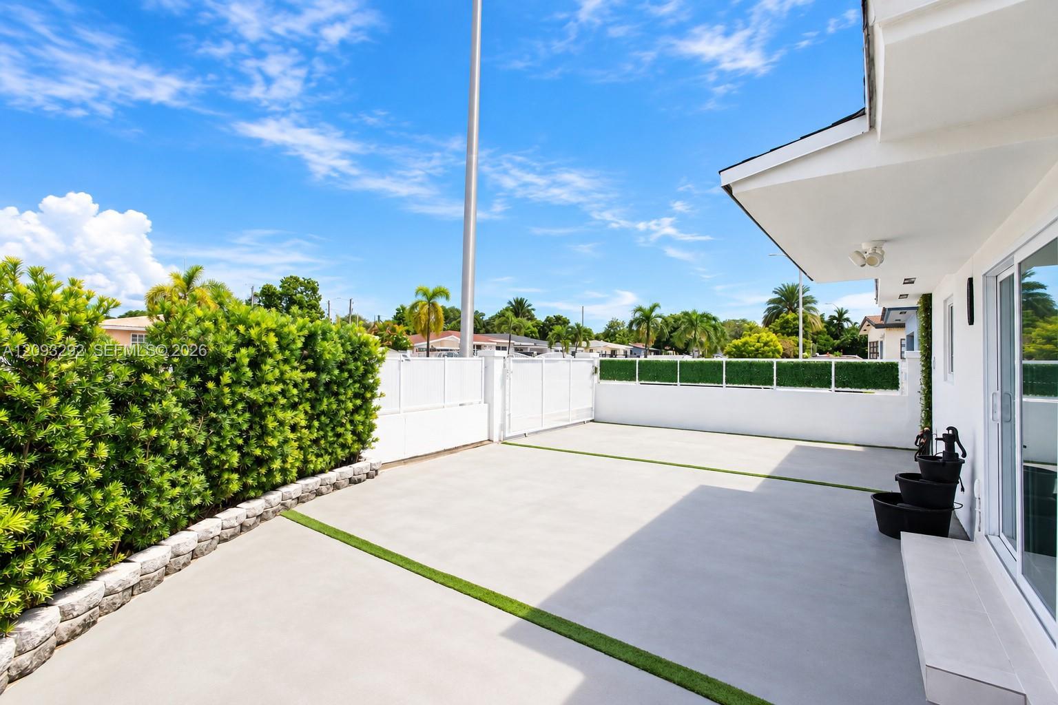 798 W 31st St, Hialeah FL 33012 photo 2