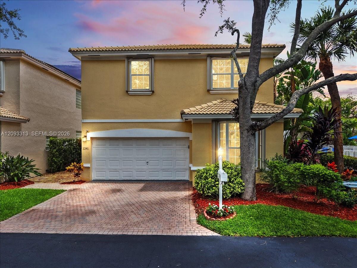 1241 Grant St, Hollywood FL 33019 photo 2
