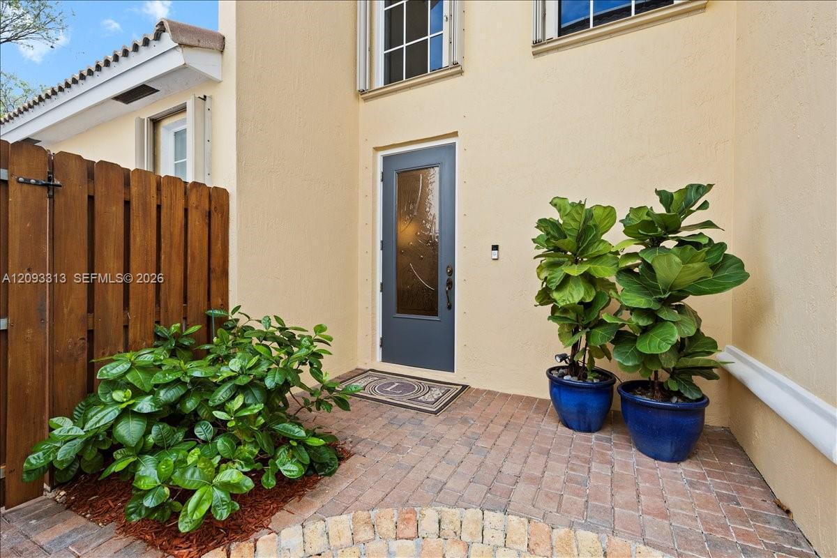1241 Grant St, Hollywood FL 33019 photo 3
