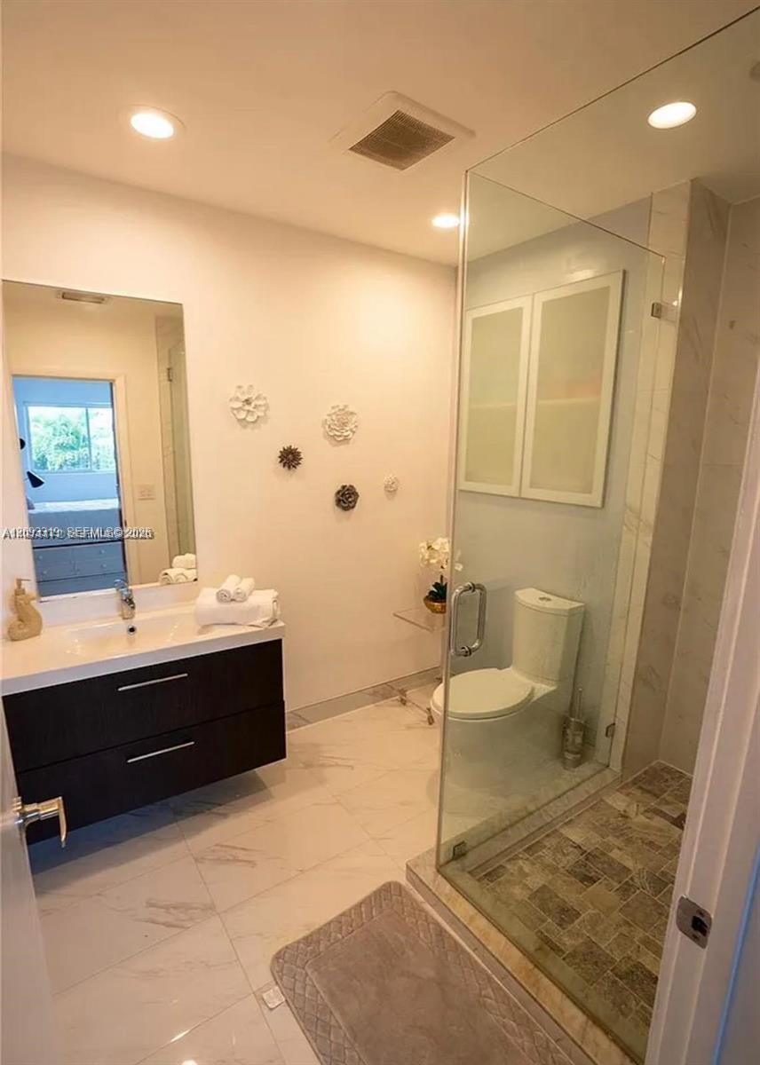 Hallandale Beach, FL 33009 photo 5