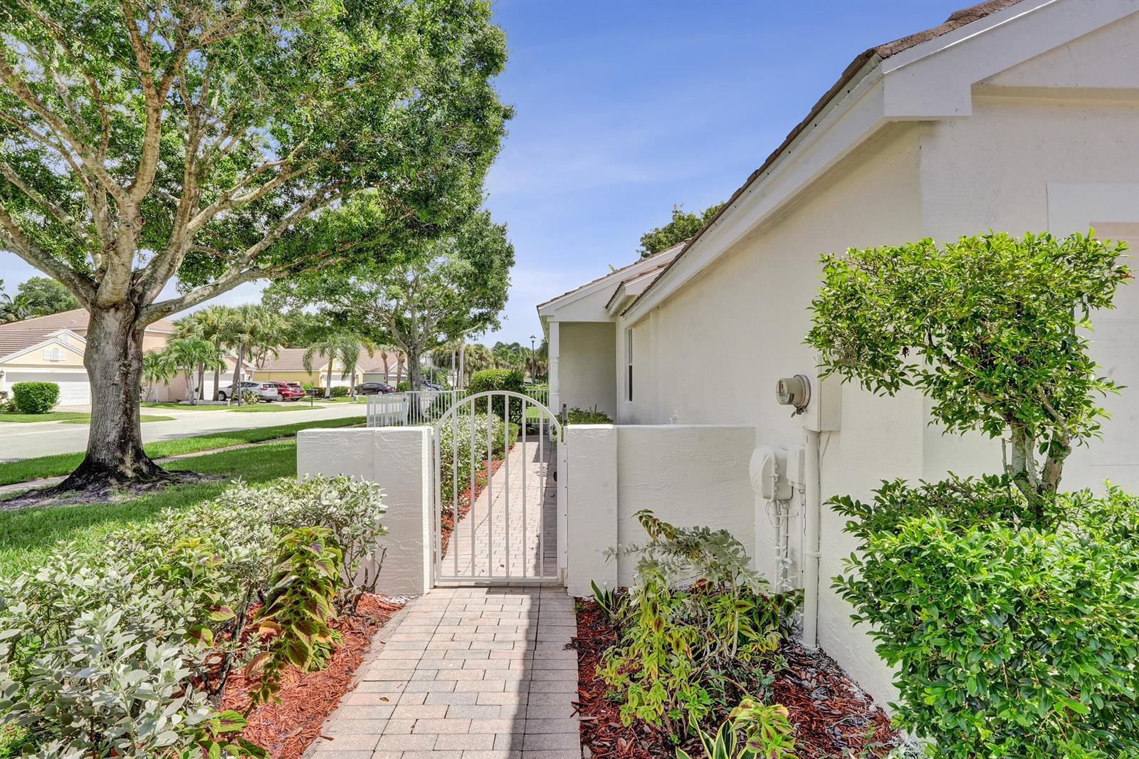 106 HAMILTON Terrace, Royal Palm Beach FL 33414 photo 4