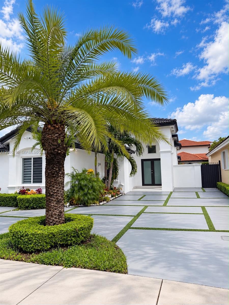 12967 NW 7th Ln, Miami FL 33182 photo 2