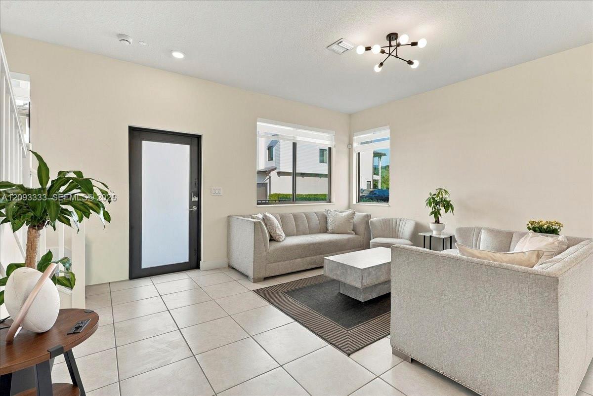 Doral, FL 33166 photo 4