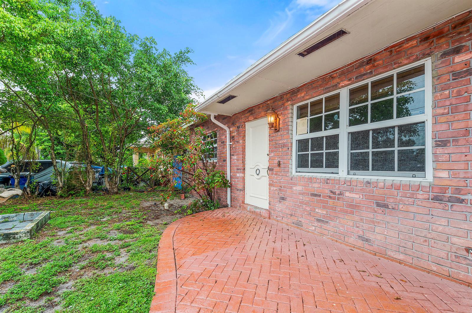 117 SW 4th Avenue, Hallandale Beach FL 33009 photo 2