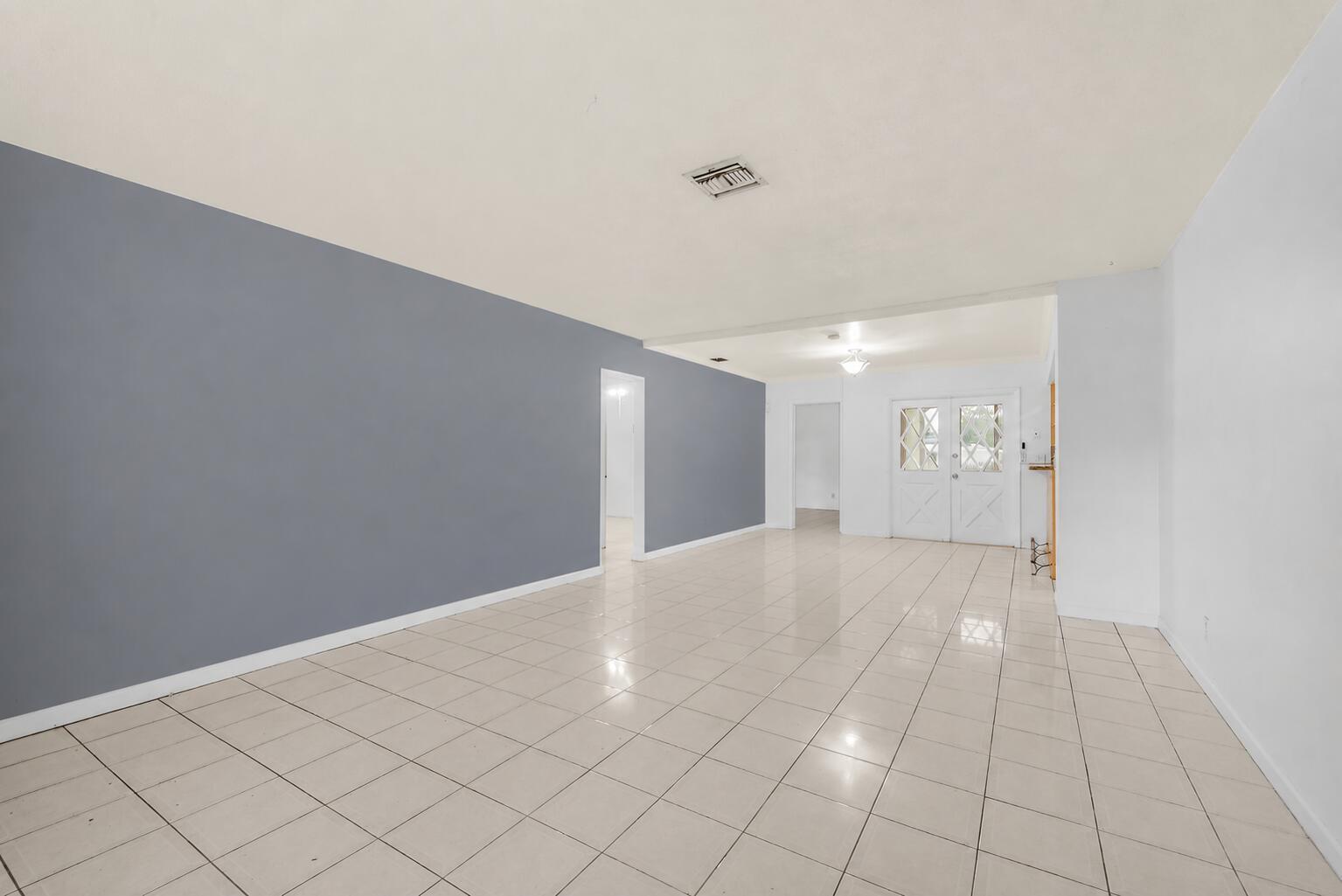 117 SW 4th Avenue, Hallandale Beach FL 33009 photo 3