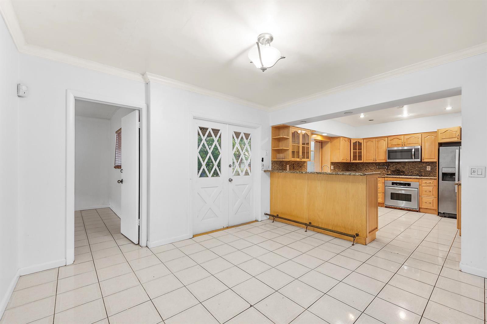 117 SW 4th Avenue, Hallandale Beach FL 33009 photo 4
