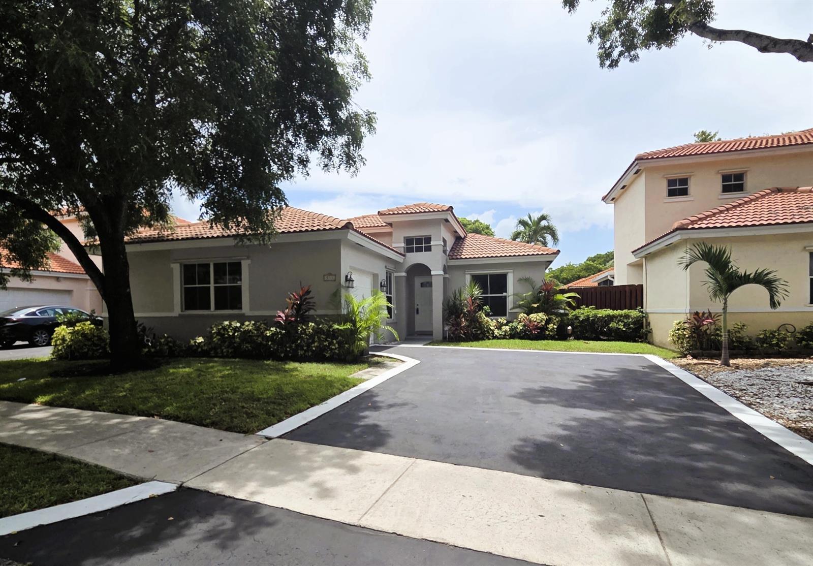 533 NW 47TH Avenue, Coconut Creek FL 33063 photo 2