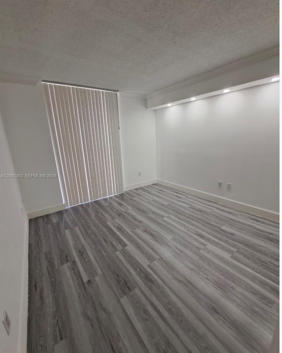 5085 NW 7th St # 403, Miami FL 33126 photo 2