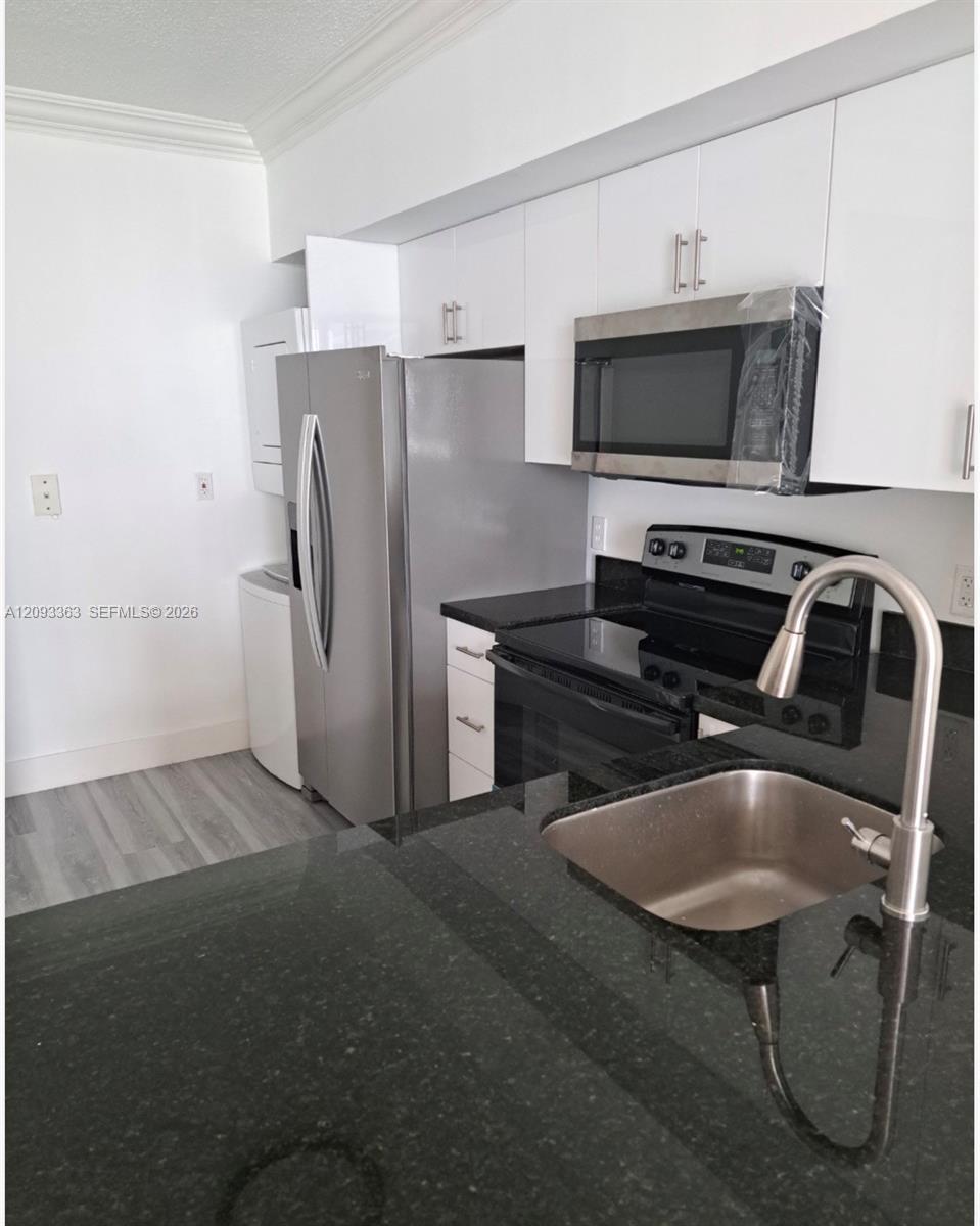 5085 NW 7th St # 403, Miami FL 33126 photo 3