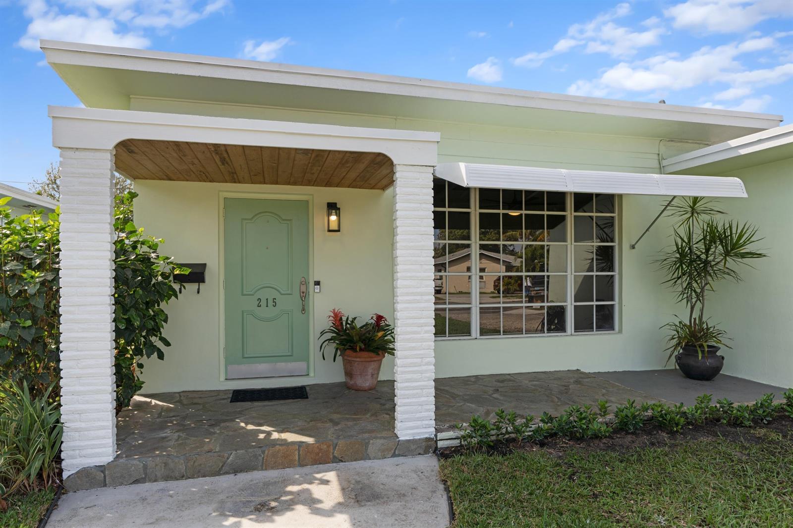 215 Columbia Drive, FL 33460