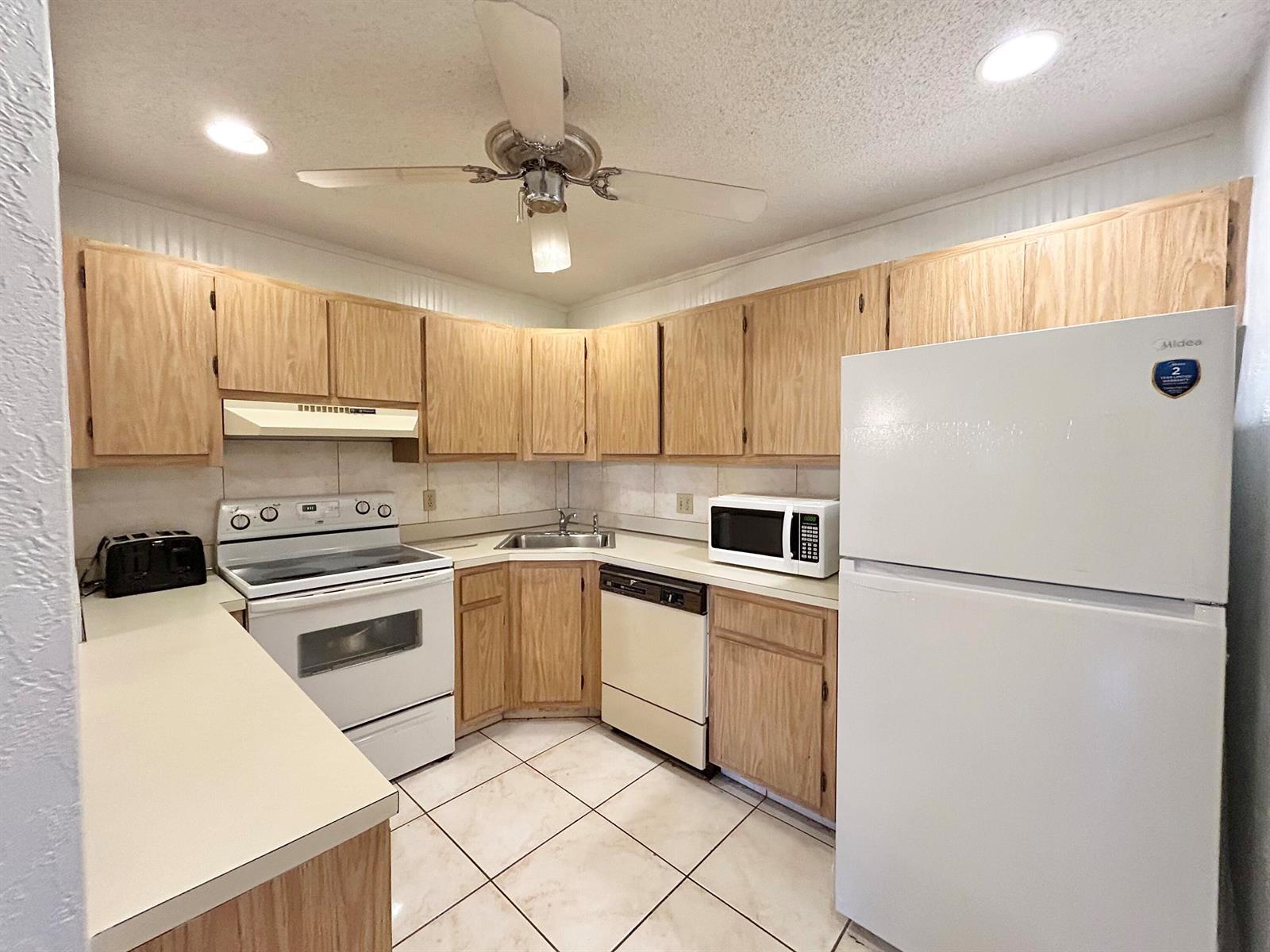 435 Pine Glen Lane # 2, FL 33463 photo 2