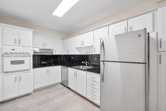 90 Edgewater Dr # 514, Coral Gables FL 33133 photo 4
