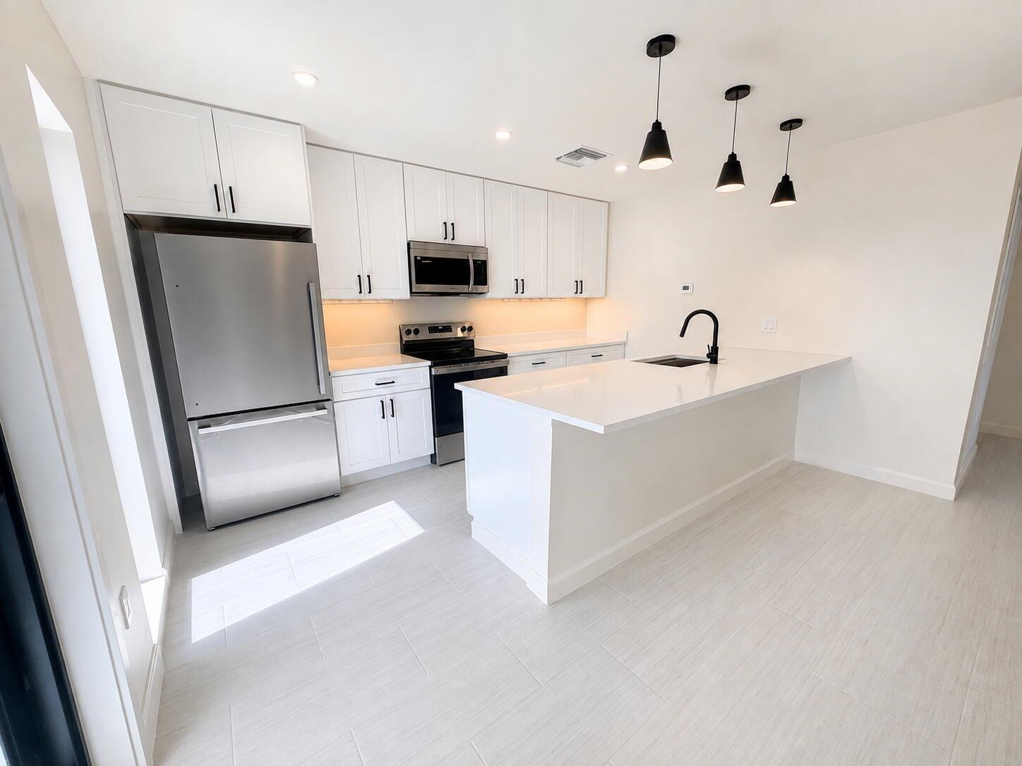 274 SE 9th Avenue # 3, Deerfield Beach FL 33441 photo 2