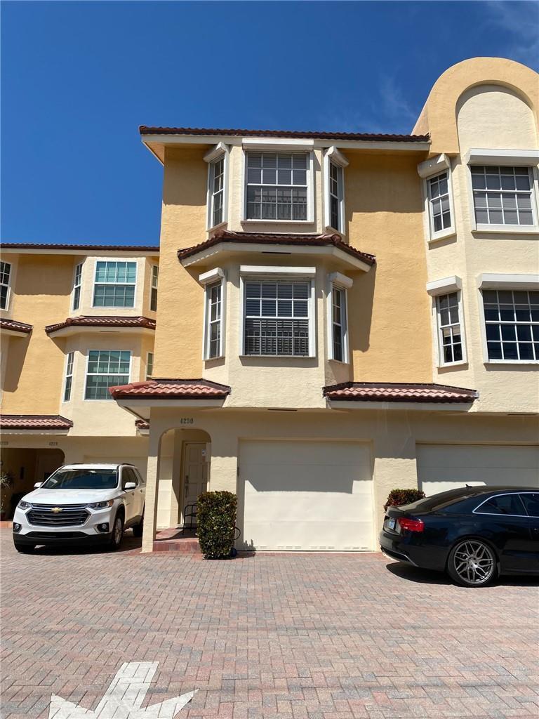 4230 N OCEAN Drive, Hollywood FL 33019 photo 2